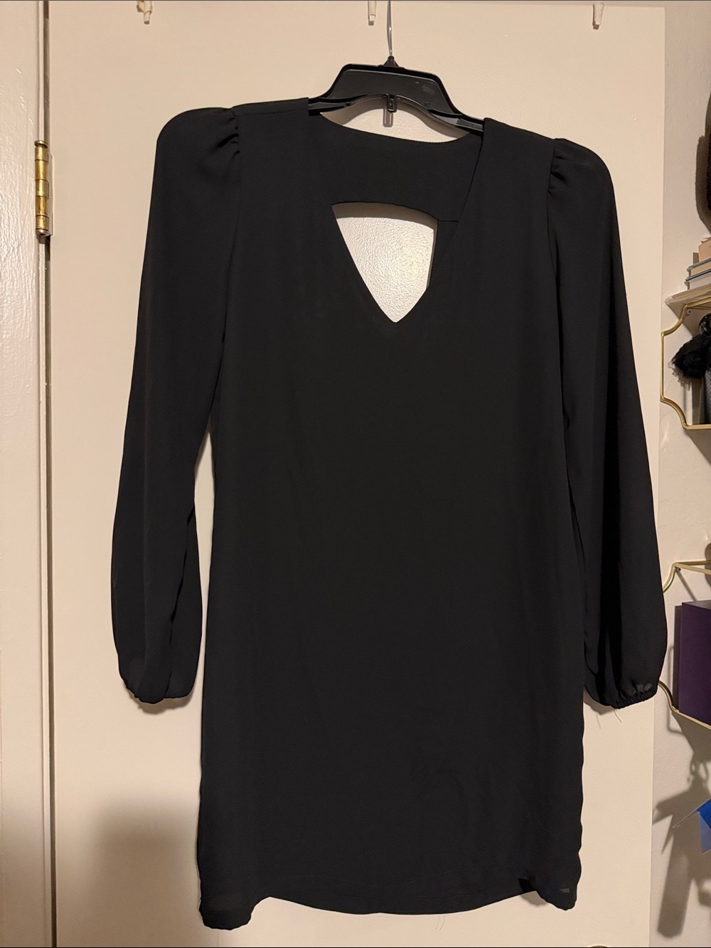 Black Long Sleeve V‑Cut Shift Dress for Women
